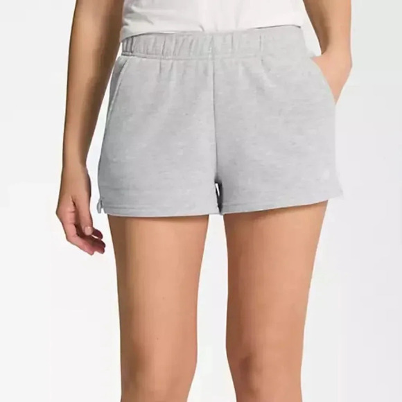 The North Face Women's Half Dome Logo Shorts NWT - Picture 1 of 4